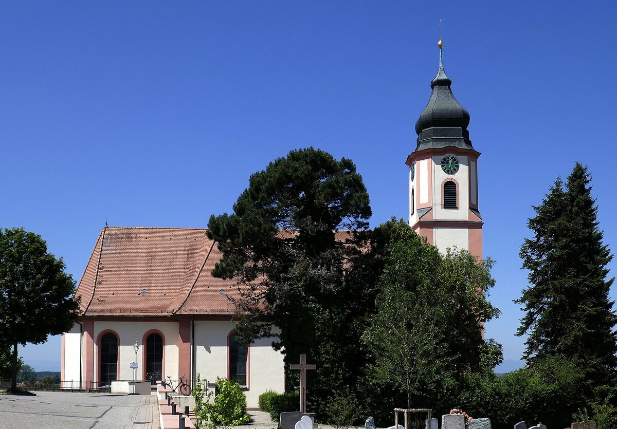 Altdorf, seit 1975 ein Ortsteil von Ettenheim/Ortenau, die hoch ber dem Ort stehende Kirche St.Nikolaus, erbaut 1781-83, Sept.2024