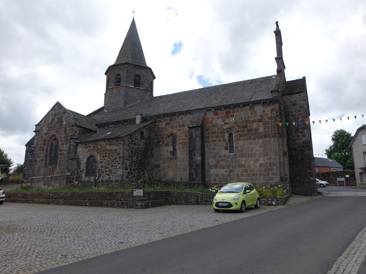 Anglards-de-Salers, Pfarrkirche Saint-Thyrse aus dem 12. Jahrhundert (21.07.2018)