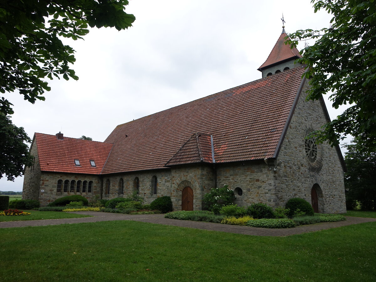 Anreppen, Pfarrkirche St. Josef, erbaut von 1948 bis 1949 (03.06.2024)