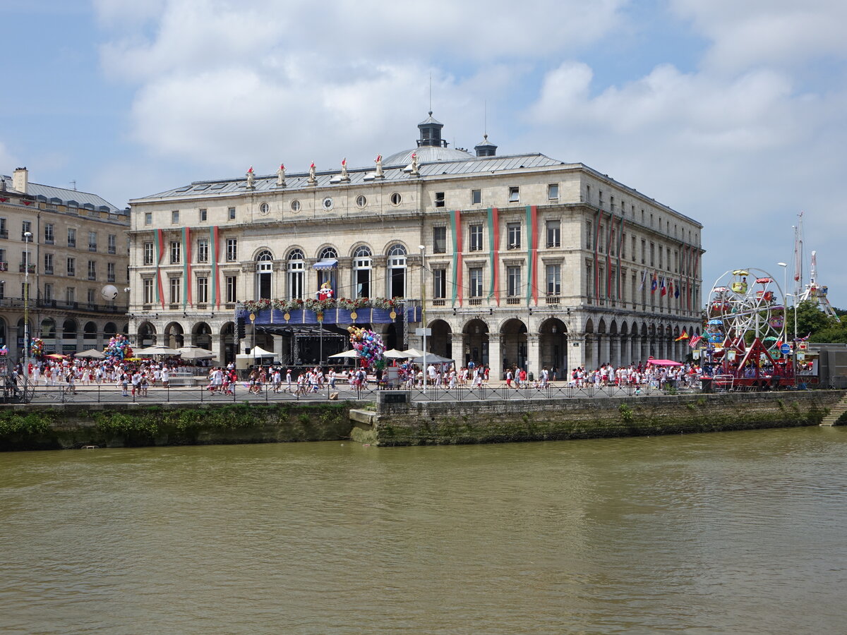 Bayonne, Theatre Michel-Portal am Place de la Liberte, erbaut 1834 (26.07.2018)