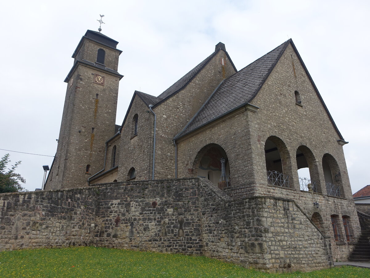 Borg, Pfarrkirche St. Johannes der Tufer, erbaut von 1921 bis 1922 nach Plnen von Josef Monz (03.08.2024)