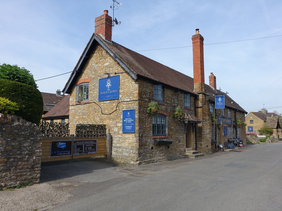 Bradford Abbas, The Rose and Crown Pub in der Church Road (11.05.2024)