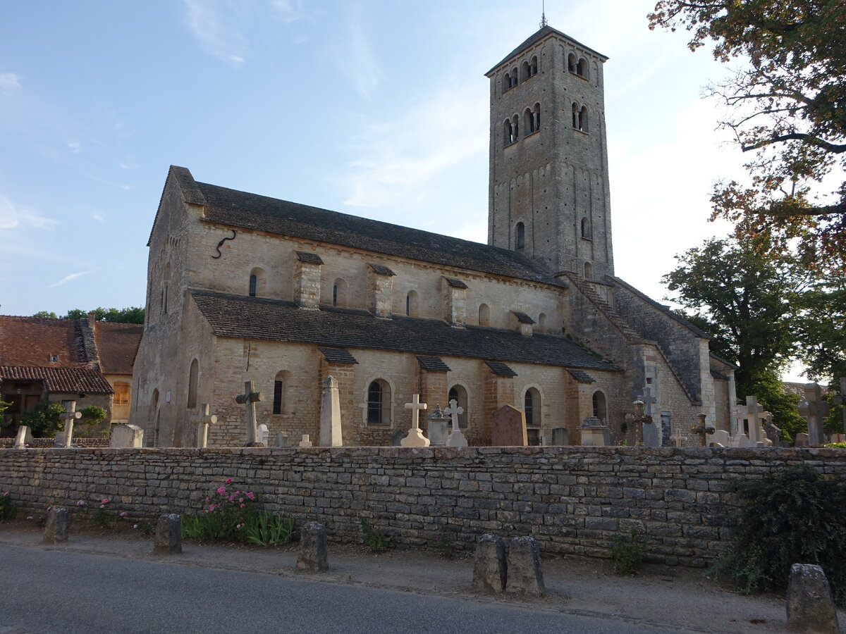 Chapaize, Pfarrkirche St. Martin, frhromanisch, erbaut ab 1030 (01.08.2018)