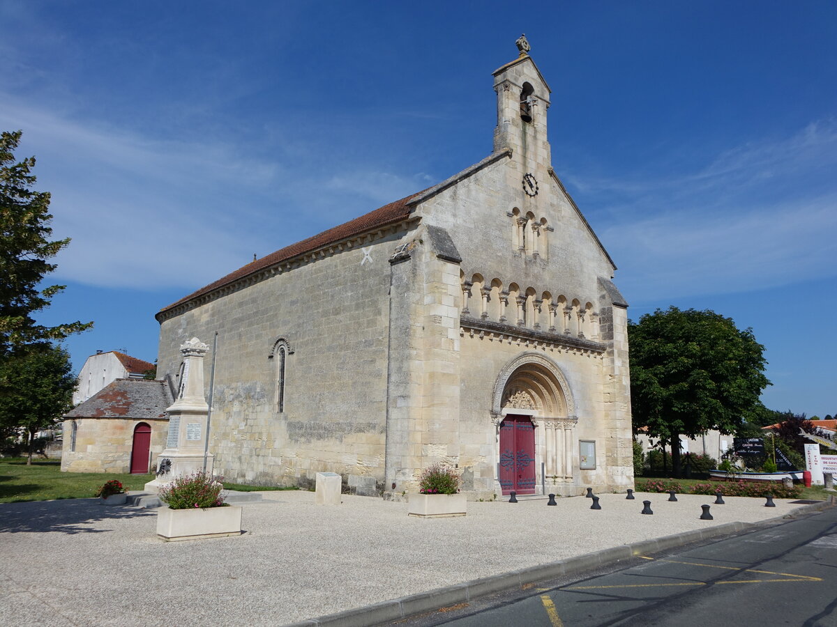 Chenac-Saint-Seurin-d’Uzet, Pfarrkirche Saint Severin aus dem 12. Jahrhundert, erneuert 1689 (24.07.2018)