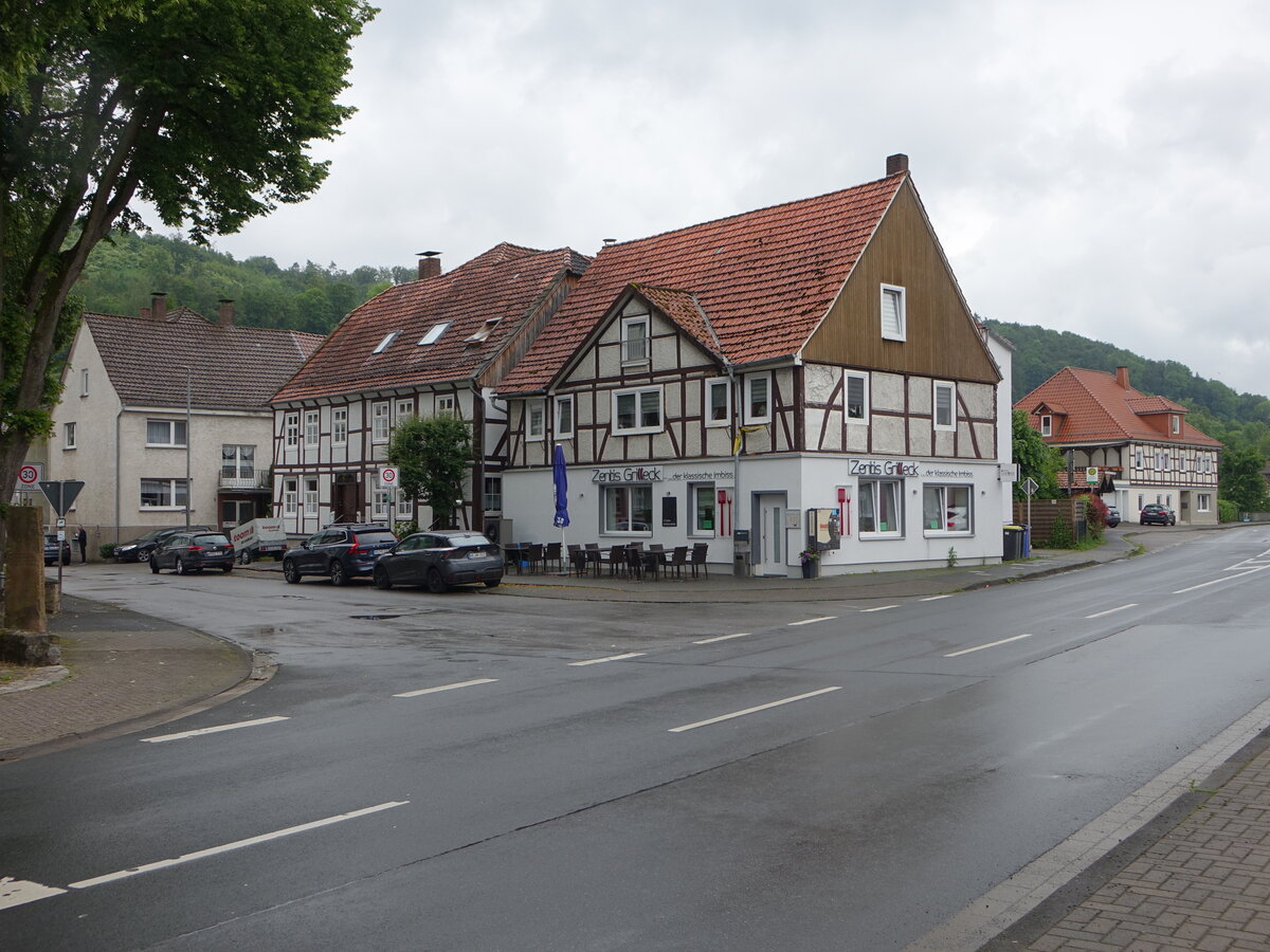 Dalhausen, Fachwerkhuser am Marienplatz (30.05.2024)