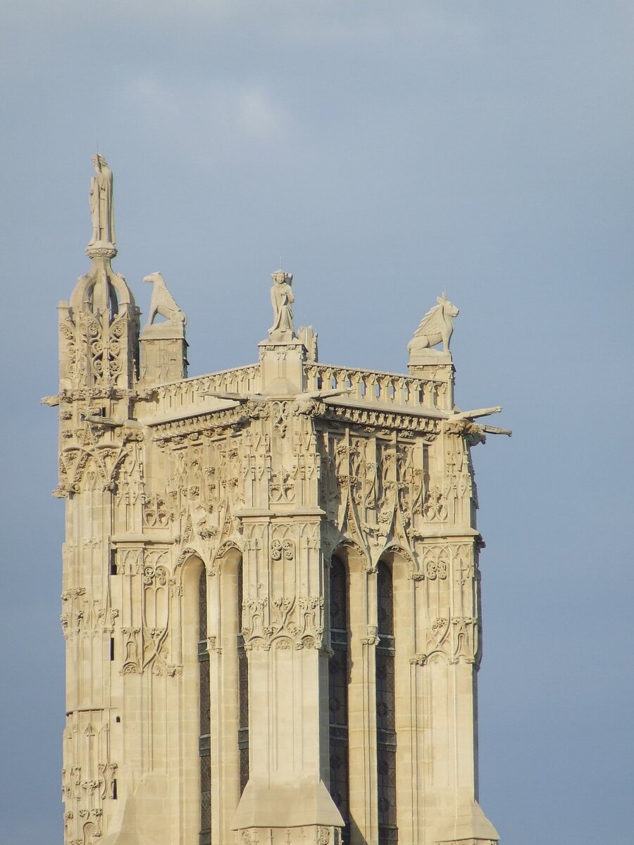 Der Tour Saint-Jacques in Paris am 16.09.2008.
Er ist ein gotischer Turm im 4. Arrondissement in Paris, ist 51 m hoch und zhlt zu den bedeutenden Sehenswrdigkeiten der Stadt. 