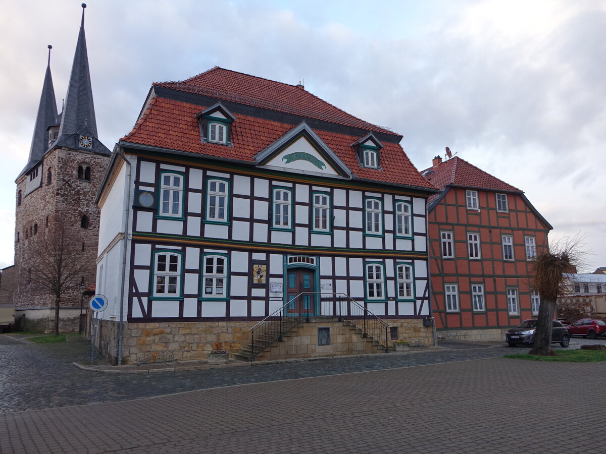 Derenburg, Rathaus und evangelische St. Trinitatis Kirche am Markt (23.03.2024)