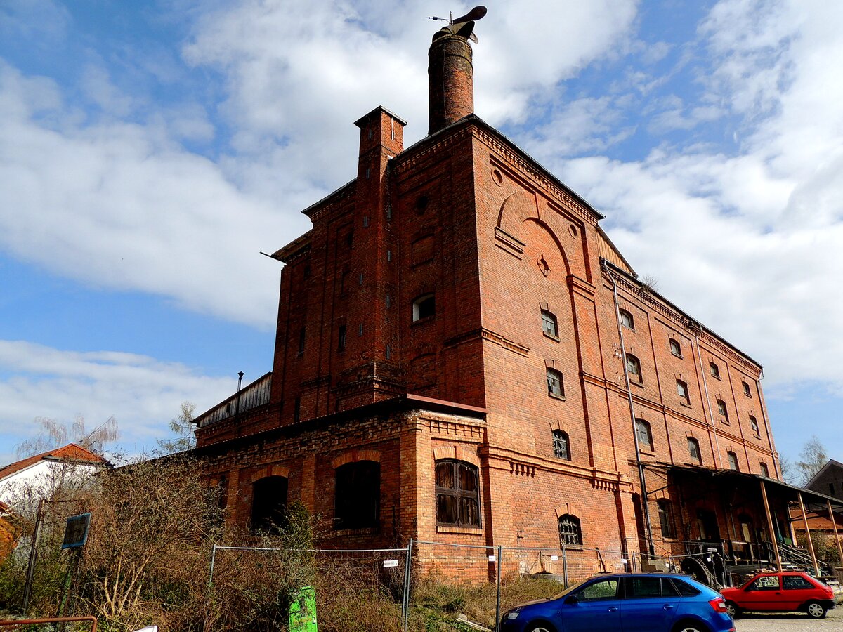 Die alte Malzfabrik in Ering, ein wundersch�nes Backsteingeb�ude welches hoffentlich noch einer Rettung entgegensehen kann! 260406