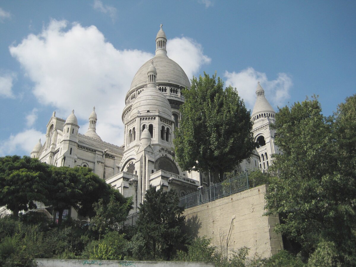 Die Basilika Sacr-Cur in Paris am 16.09.2008. Diese rmisch-katholische Wallfahrtskirche auf dem Montmartre im 18. Arrondissement von Paris wurde zwischen 1875 und 1914 errichtet. 