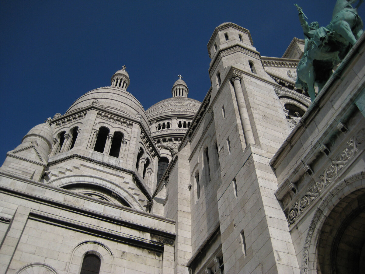 Die Basilika Sacr-Cur in Paris am 16.09.2008.
 Diese rmisch-katholische Wallfahrtskirche auf dem Montmartre im 18. Arrondissement von Paris wurde zwischen 1875 und 1914 errichtet. 