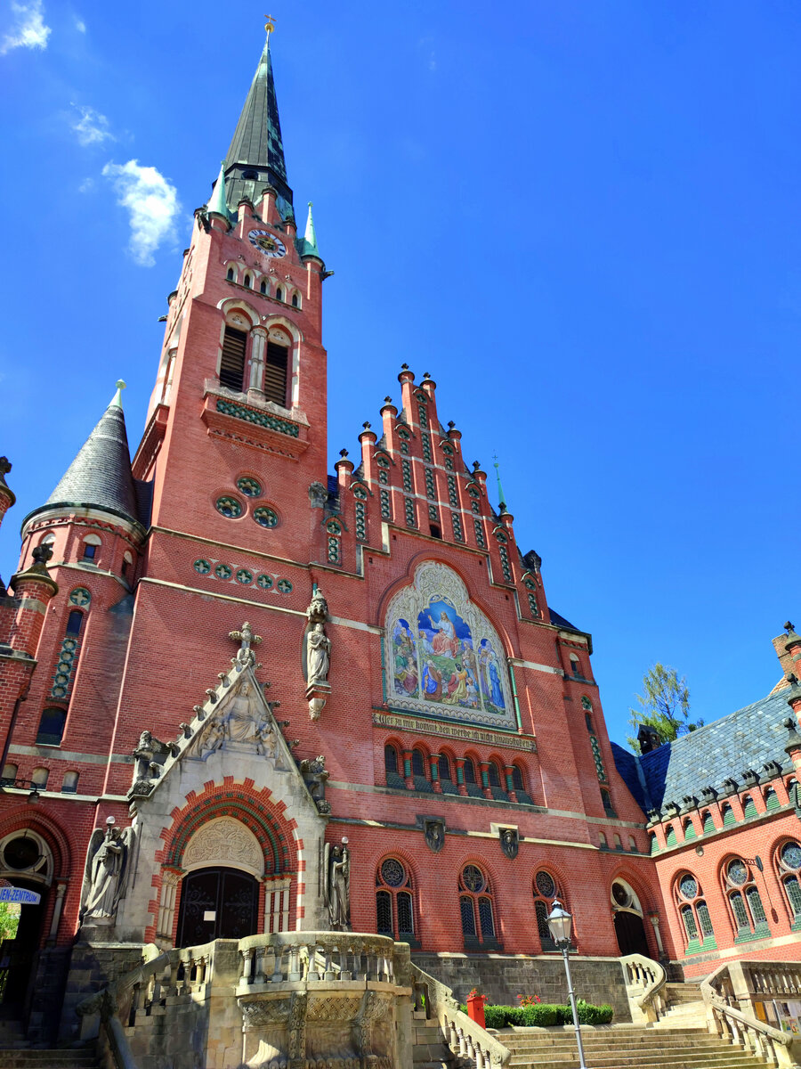 Ein Blick auf die Br�derkirche (Detailansicht) von Altenburg. Foto 07.08.22