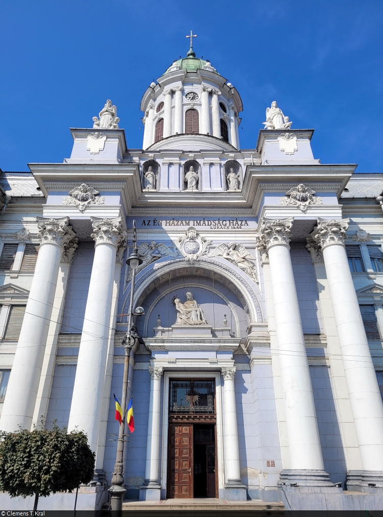 Eingang zur katholischen Minoritenkirche „St. Antonius von Padua“ (Biserica Sfntul „Anton de Padova“) in Arad (RO).

🕓 12.9.2024 | 12:04 Uhr