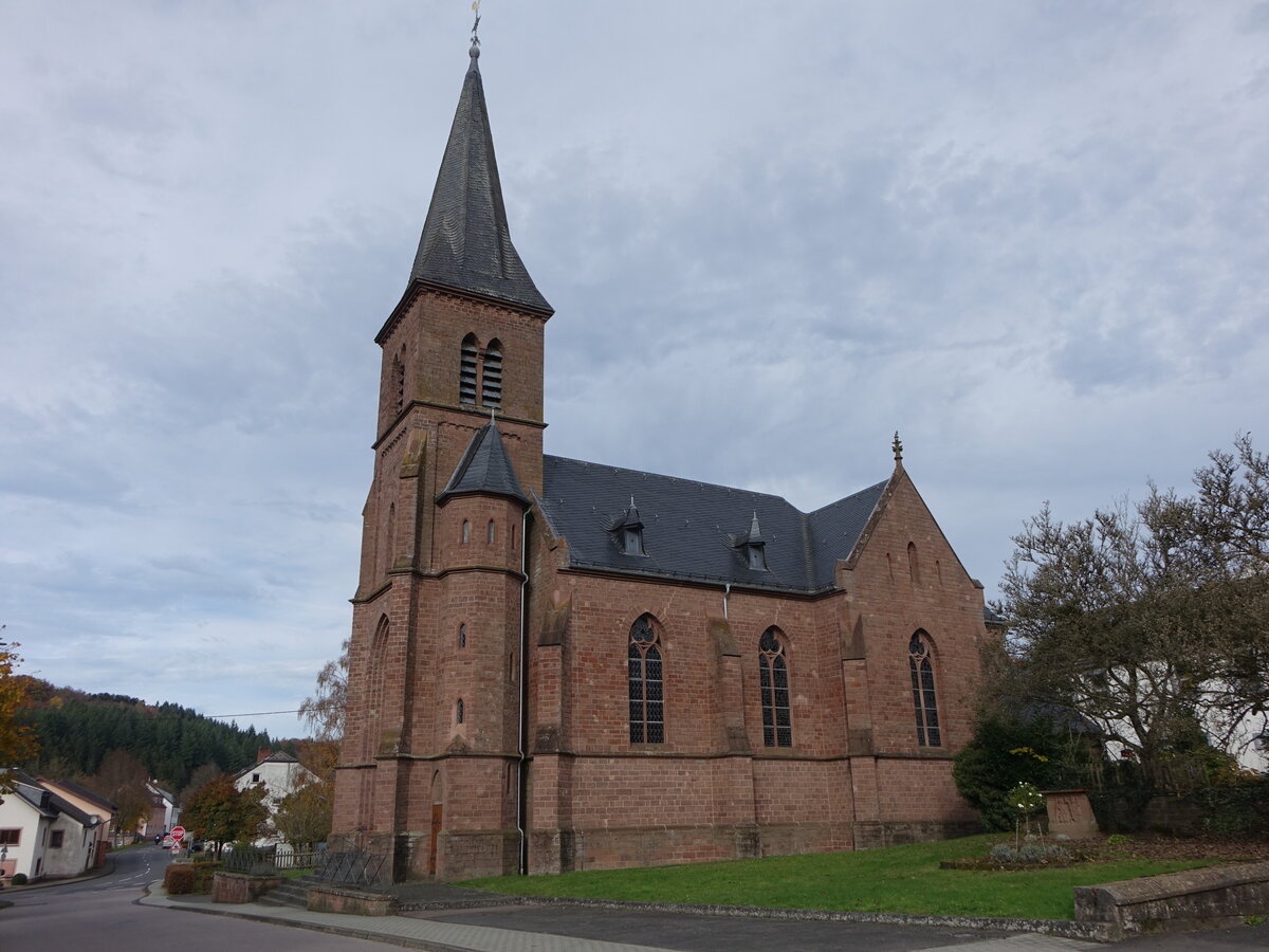 Erdorf, Pfarrkirche St. Laurentius, erbaut von 1896 bis 1897 (06.11.2025)