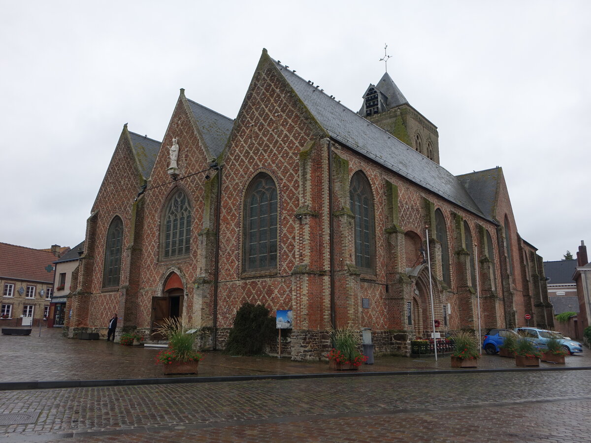 Esquelbecq, Pfarrkirche St. Folquin Kirche, erbaut im 10. Jahrhundert, verndert im 17. Jahrhundert (06.09.2024)