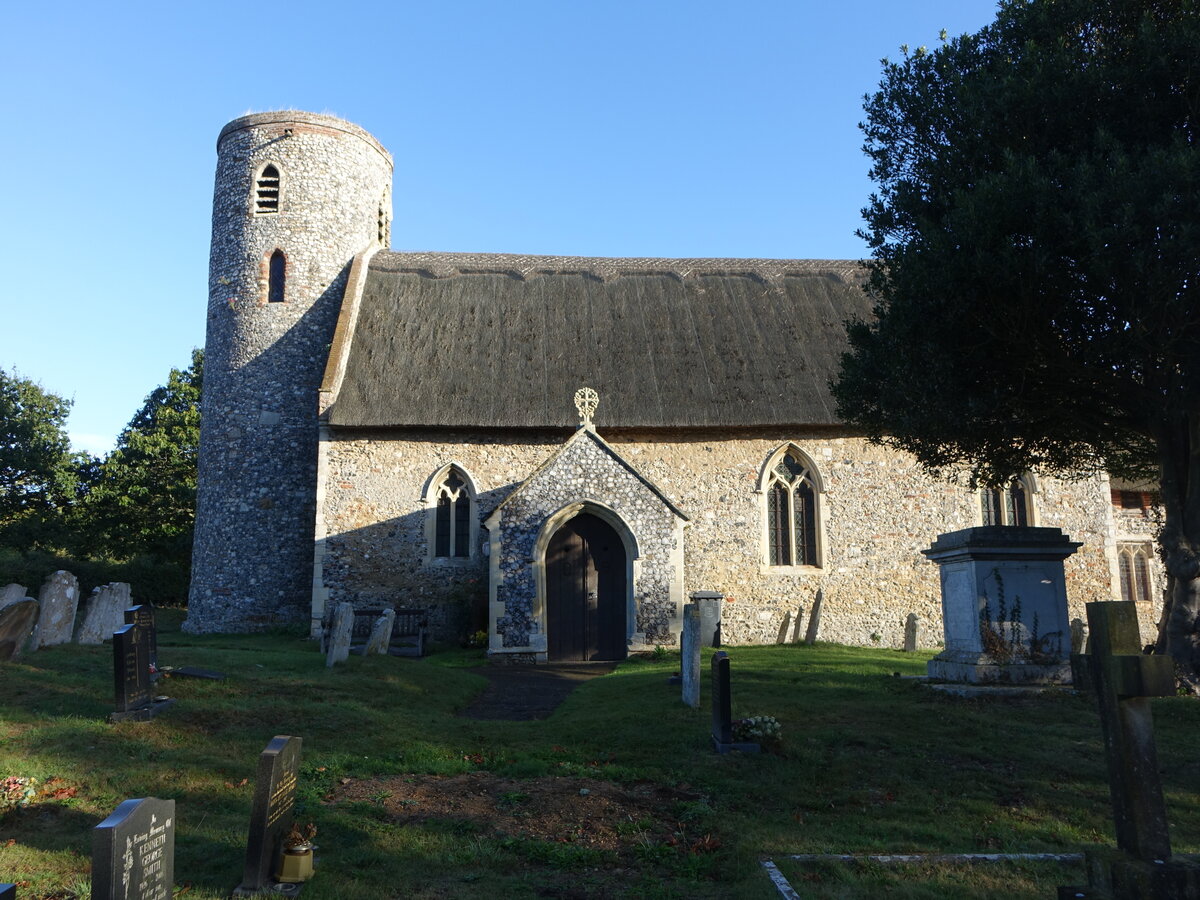 Fritton, Pfarrkirche St. Edmund, erbaut im 14. Jahrhundert (13.09.2024)