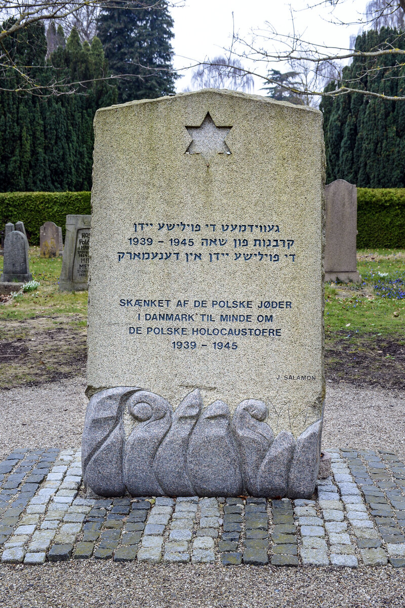 Gedenkstein f�r die polnischen Holocaustopfer von 1939 bis 1945, errichtet von polnischen Juden auf dem j�dischen Friedhof in Kopenhagen. Aufnahme: 24. M�rz 2026.