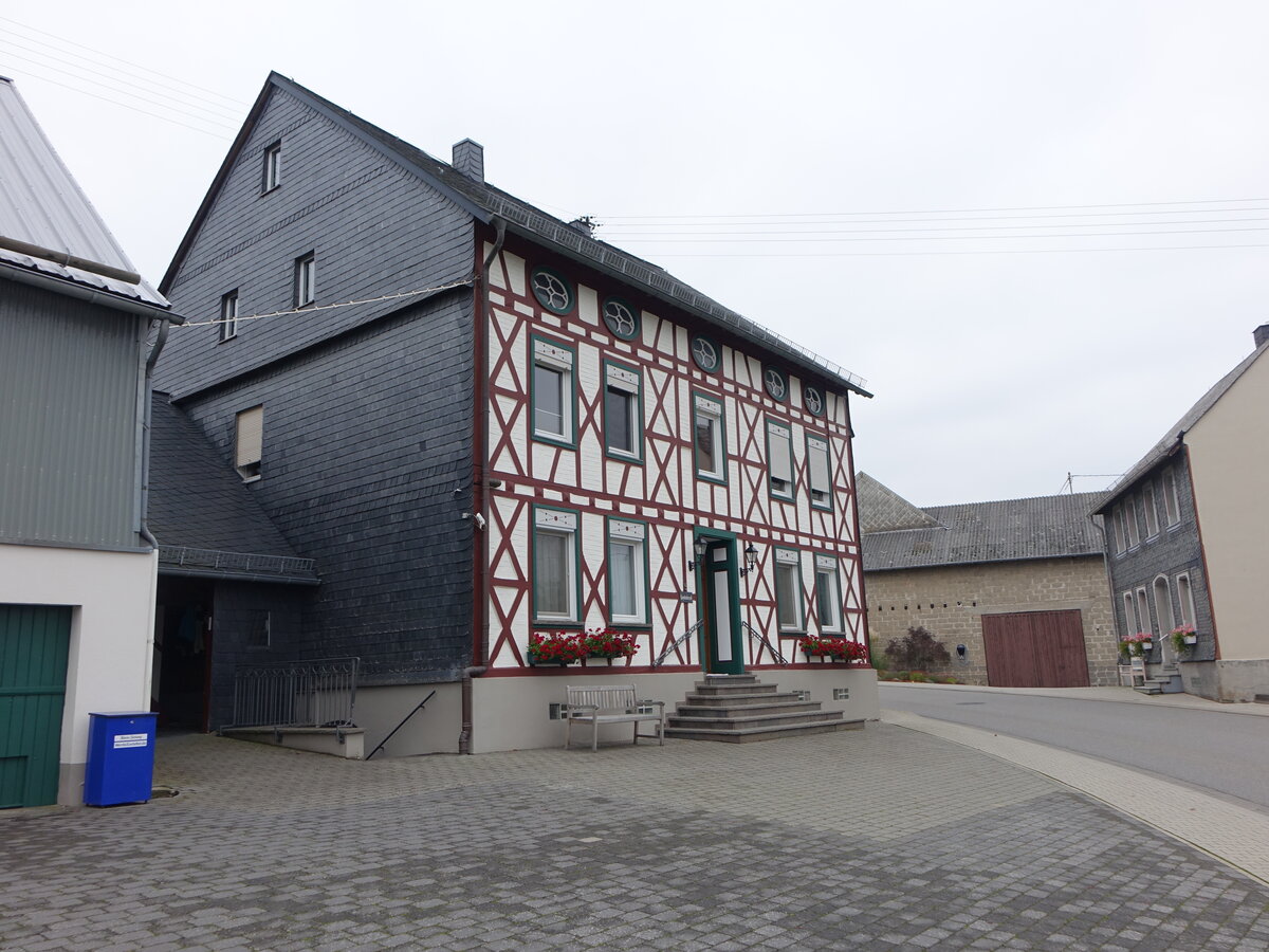 G�senroth, Fachwerkhaus aus dem 19. Jahrhundert in der Hauptstra�e (11.10.2025)