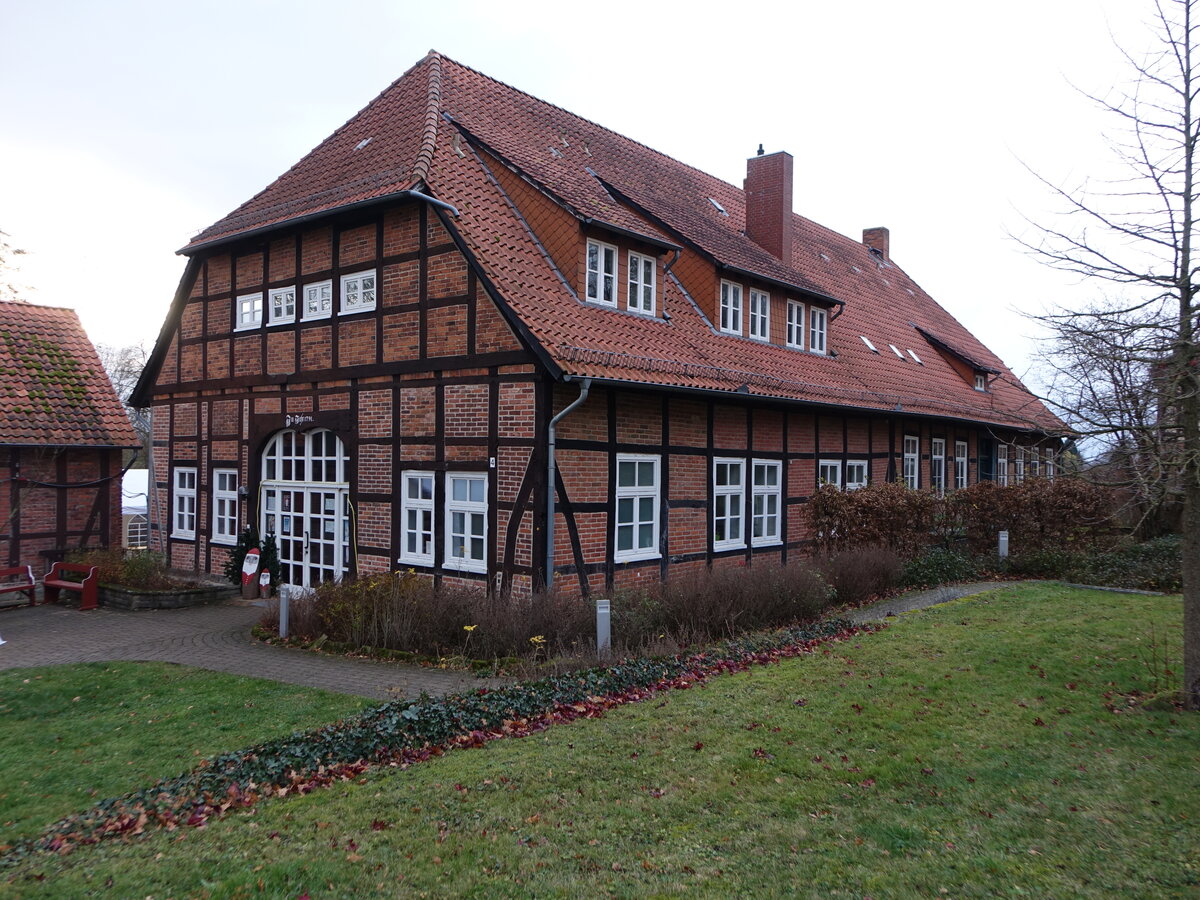 Gro� Munzel, Pfarrhaus am Steinhof, erbaut 1791 (06.12.2025)