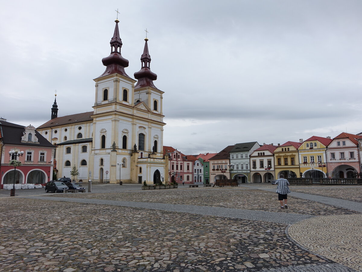 Kadaň / Kaaden, Dekanalkirche Erhebung des Heiligen Kreuzes am Platz des Friedens, erbaut ab 1654 (07.07.2019)