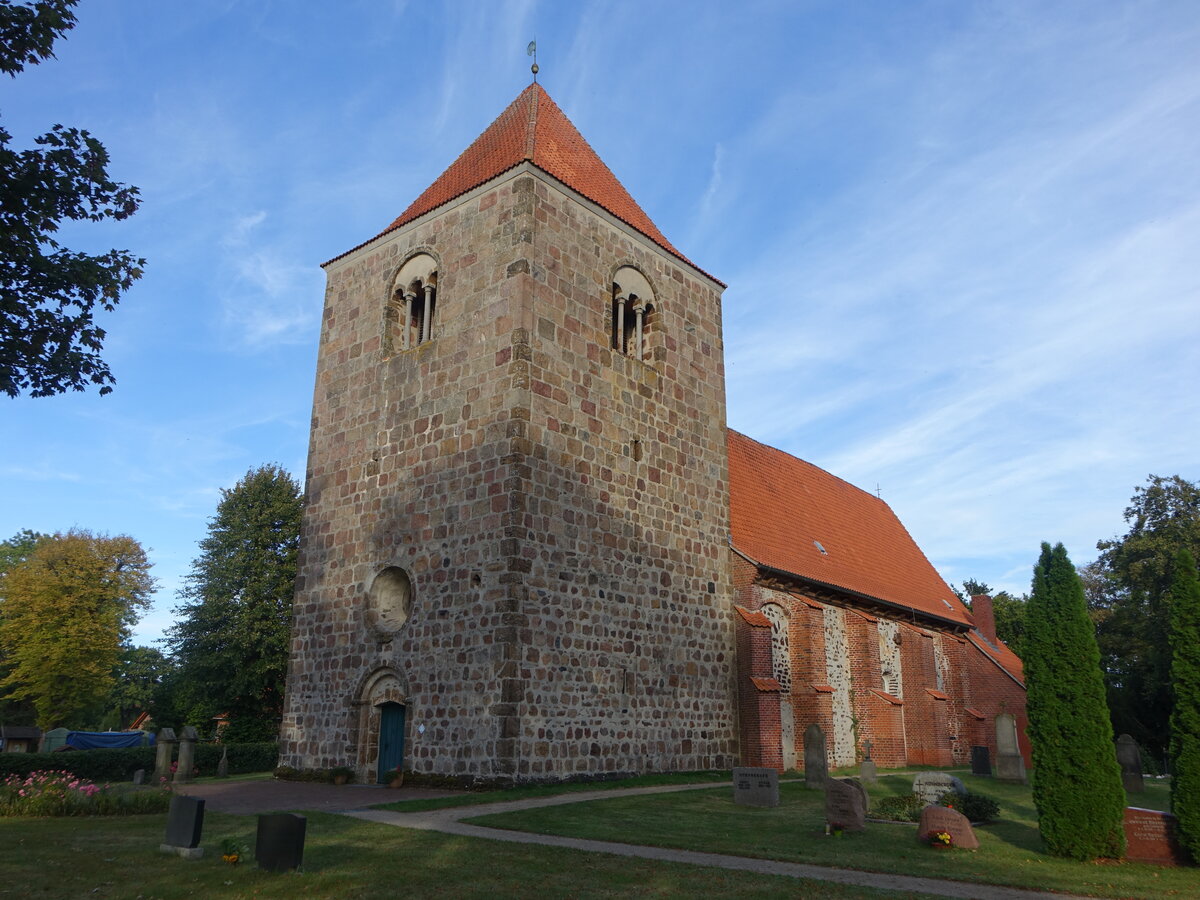 Kirchwahlingen, evangelische Hl. Kreuz Kirche, erbaut im 12. Jahrhundert (19.09.2025)