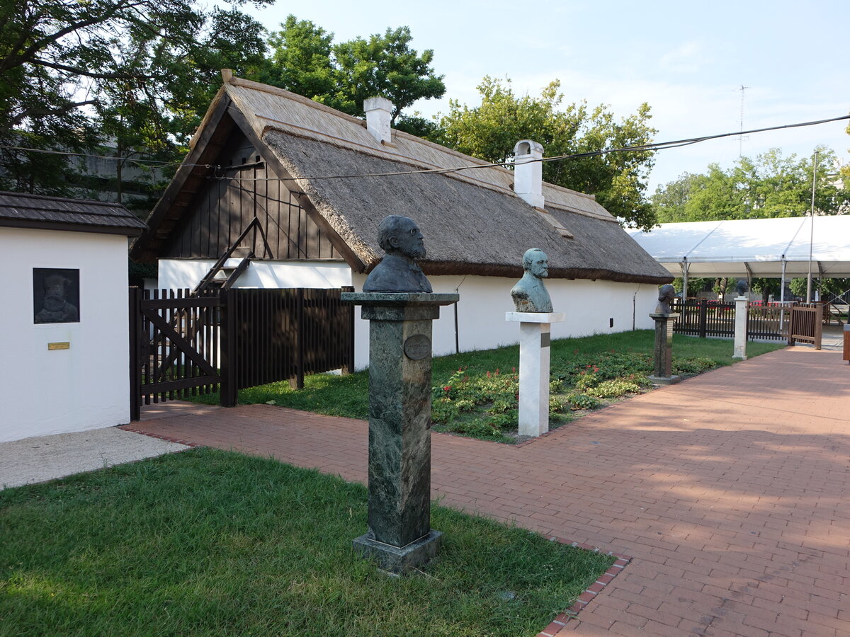 Kiskrs, slowakisches Heimatmuseum. Das Museum bietet einen Einblick in das Alltagsleben slowakischer Familien, die sich vor mehr als 300 Jahren in dieser Gegend niederlieen (24.08.2019)