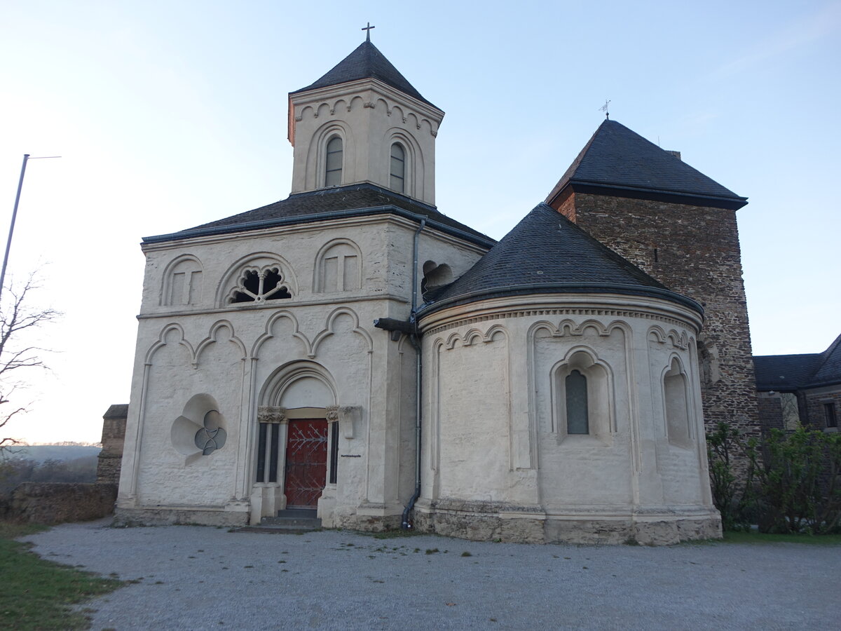 Kobern, St. Matthias Kapelle und Bergfried der Oberburg, Kapelle erbaut 1220 (26.12.2025)