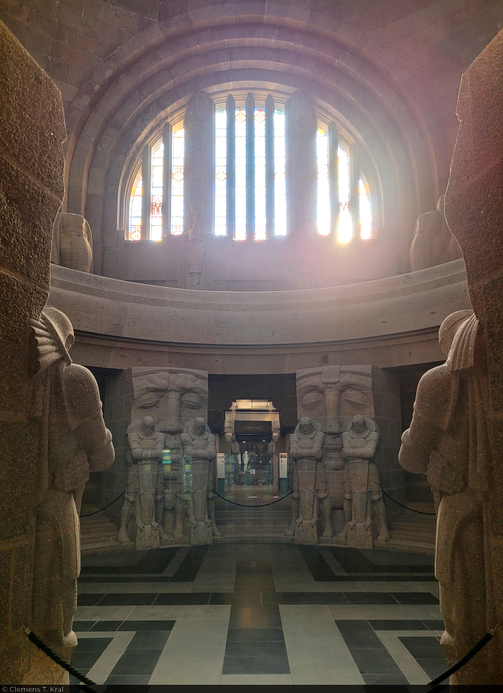 Lichteinfall in der Krypta des V�lkerschlachtdenkmals, in der 16 Ritter Totenwache halten.

🕓 4.3.2025 | 15:24 Uhr