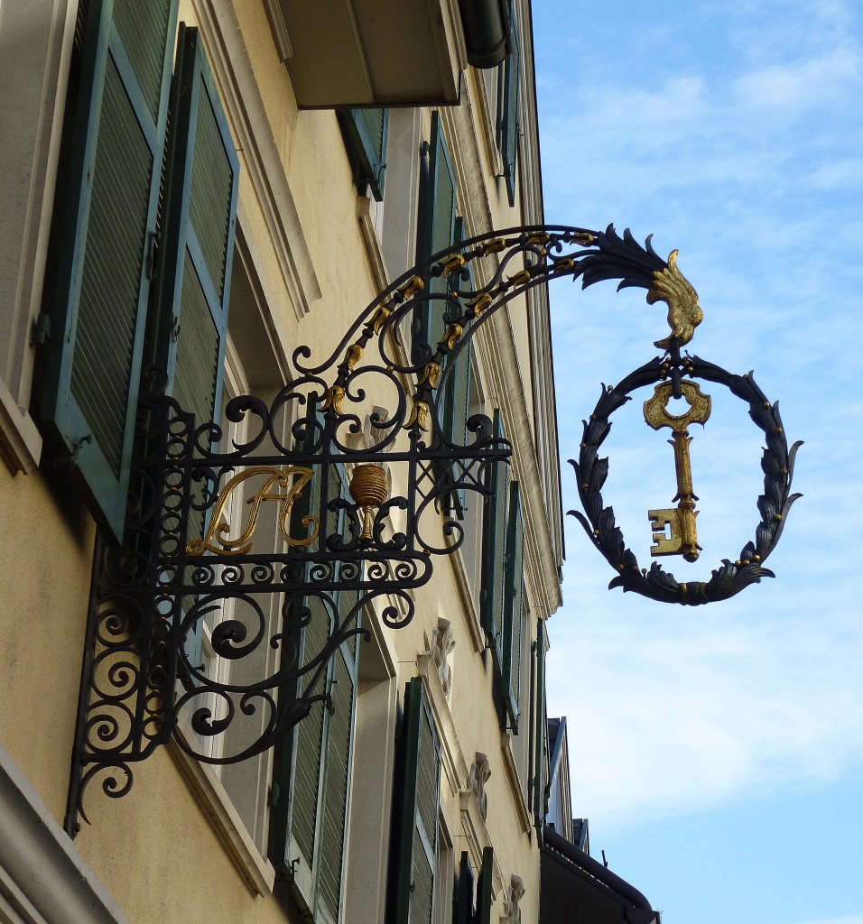 Lrrach, Handwerkerschild im Stadtzentrum, Sept.2014 