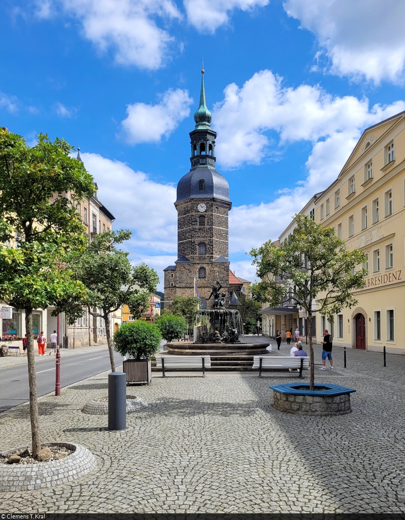 Marktplatz in Bad Schandau, mit St.-Johannis-Kirche, Sendigbrunnen und jungen Bumen.

🕓 19.8.2024 | 13:58 Uhr