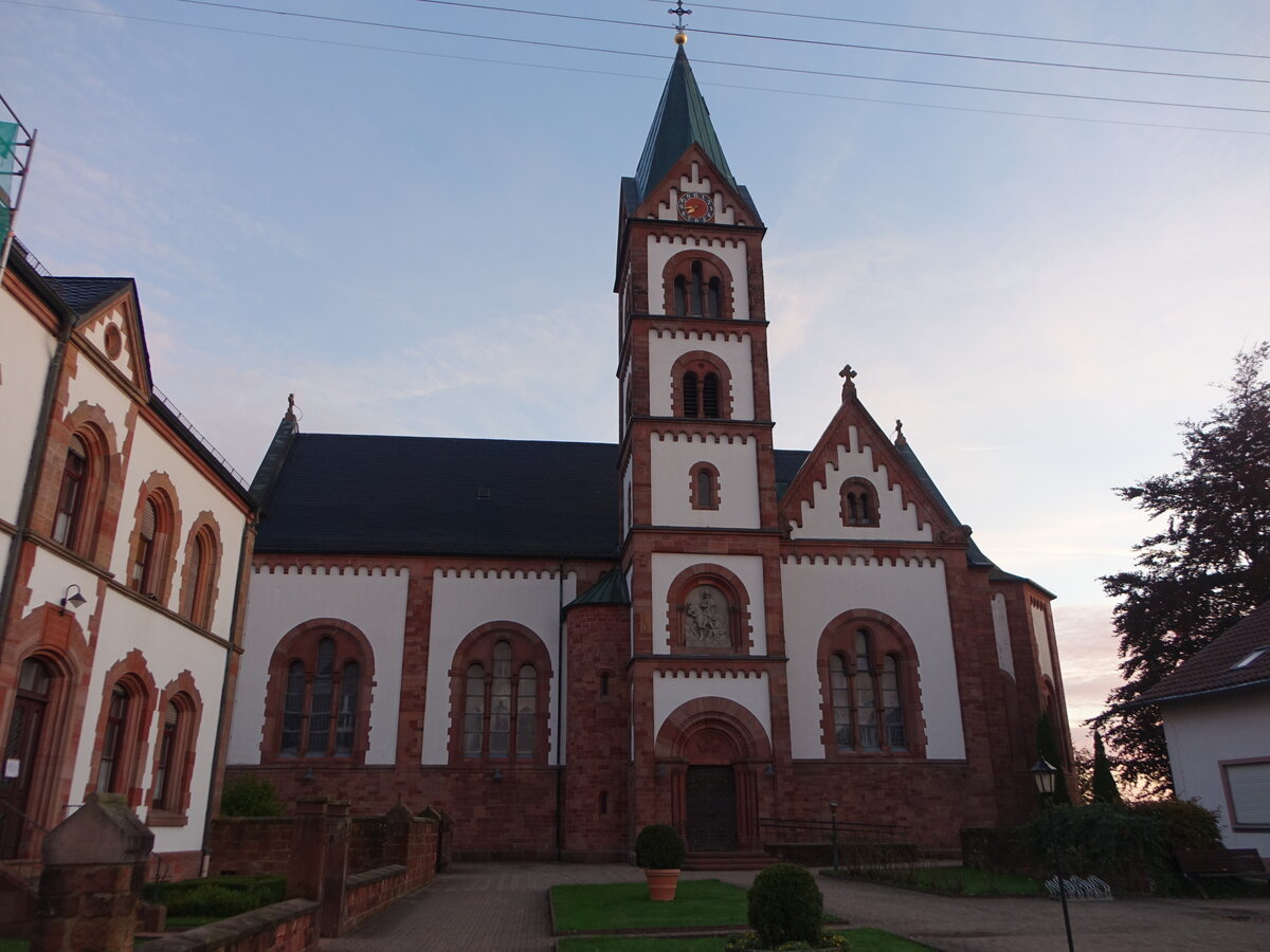 Martinshhe, Pfarrkirche St. Martinus der Bruder Konrad Pfarrei, erbaut ab 1901 durch den Architekten Ziegler (12.10.2024)