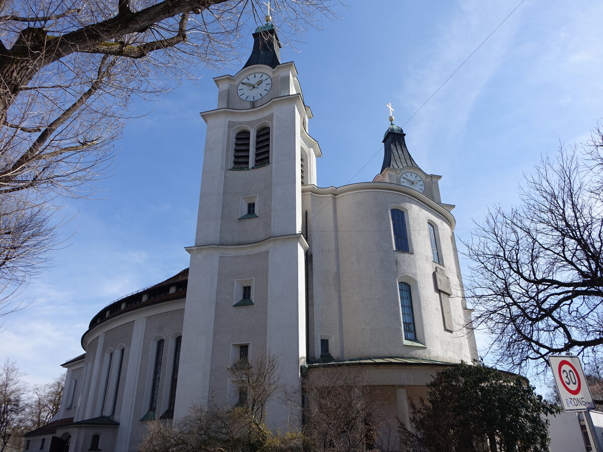 Mnchen, Pfarrkirche Christknig, erbaut von 1947 bis 1950 durch Sep Ruf (22.03.2025)