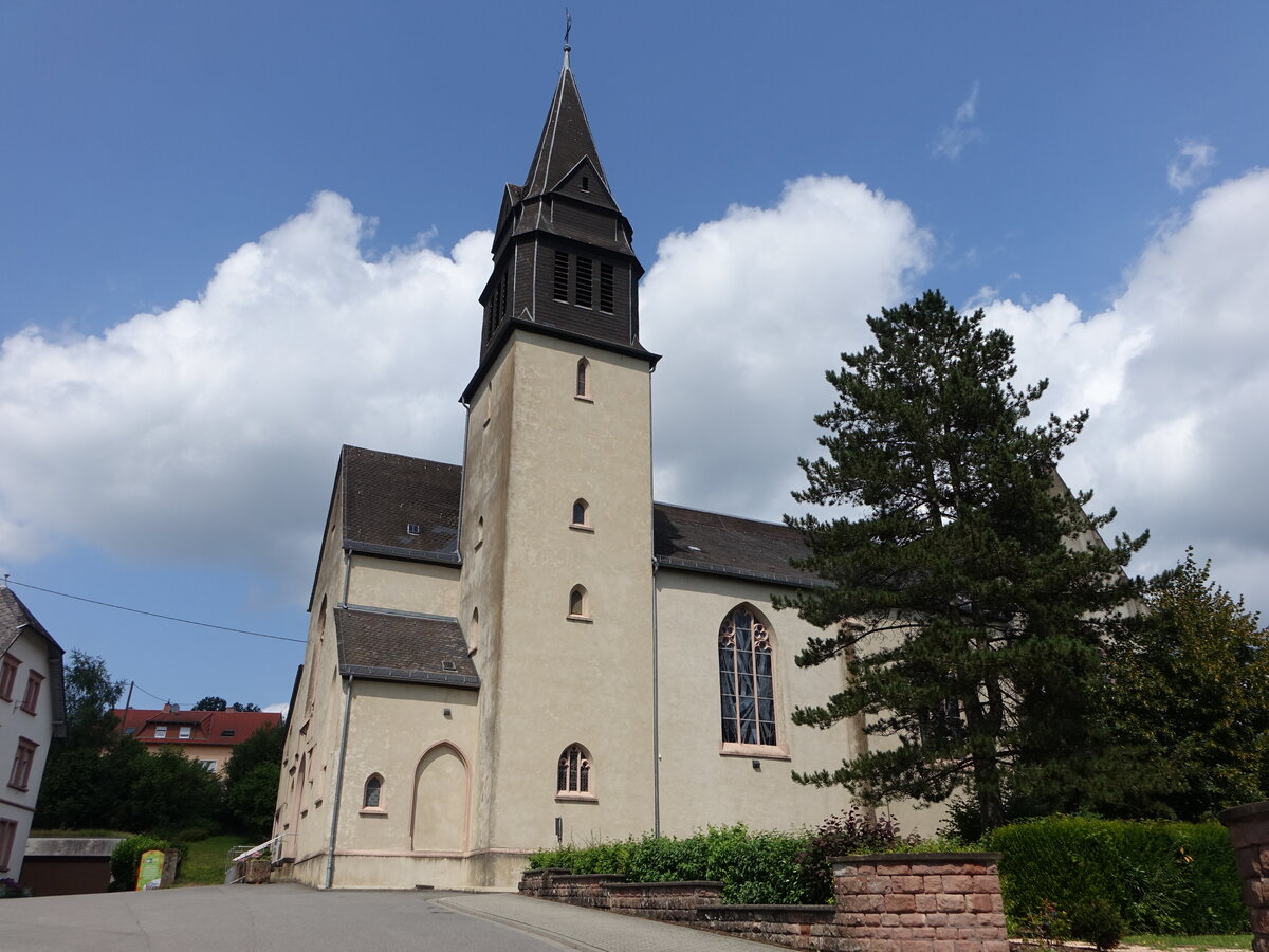 Oberthal, Pfarrkirche St. Stephanus, erbaut 1823 als einschiffige Hallenkirche mit einem Turm an der Westseite, Kirchenschiff 1898 erweitert durch den Architekten Wilhelm Hector (02.08.2024)