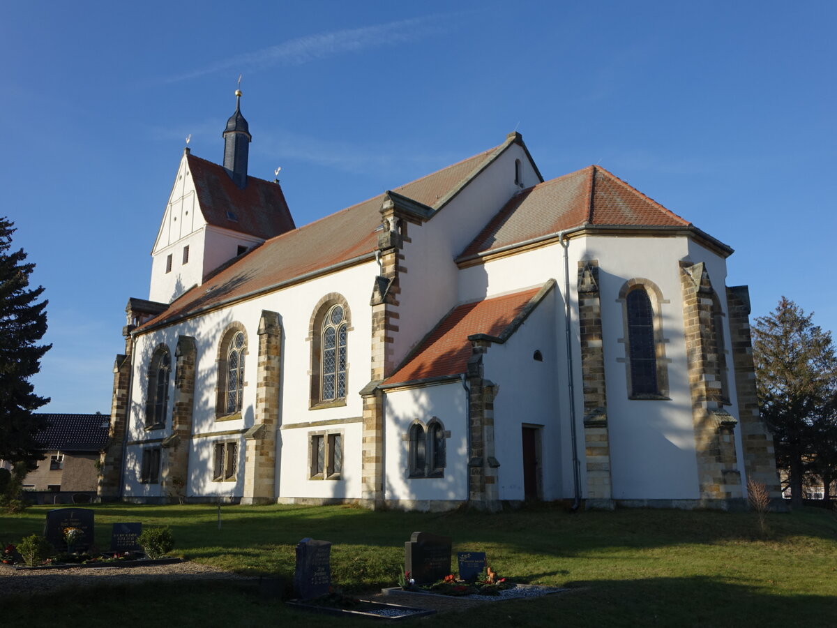 Paunitz, evangelische Kirche, Saalbau mit Westturm, erbaut im 14. Jahrhundert (17.12.2024)