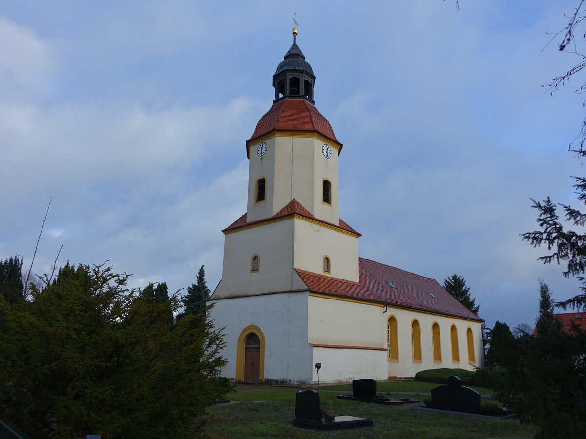 Plossig, evangelische Kirche, erbaut im 13. Jahrhundert (16.12.2024)