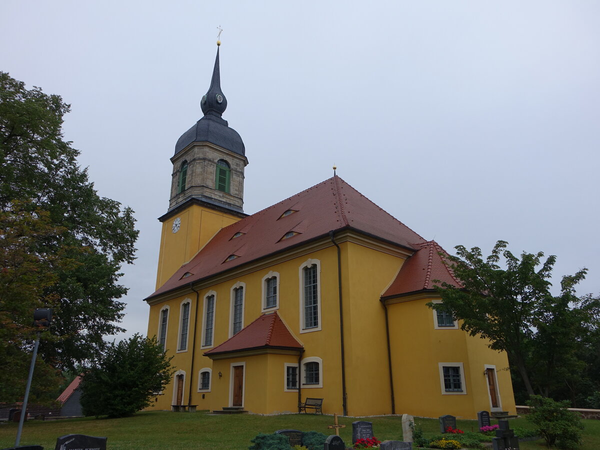 Rhrsdorf, evangelische St. Bartholomus Kirche, barocke Saalkirche erbaut von 1737 bis 1739 (13.07.2024)