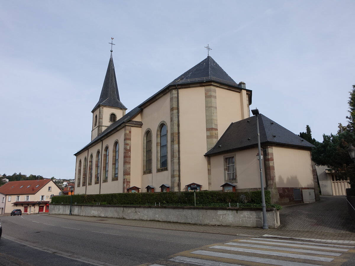 Rohrbach-les-Bitche, Pfarrkirche St. Remigius in der Rue Pasteur (13.10.2024)