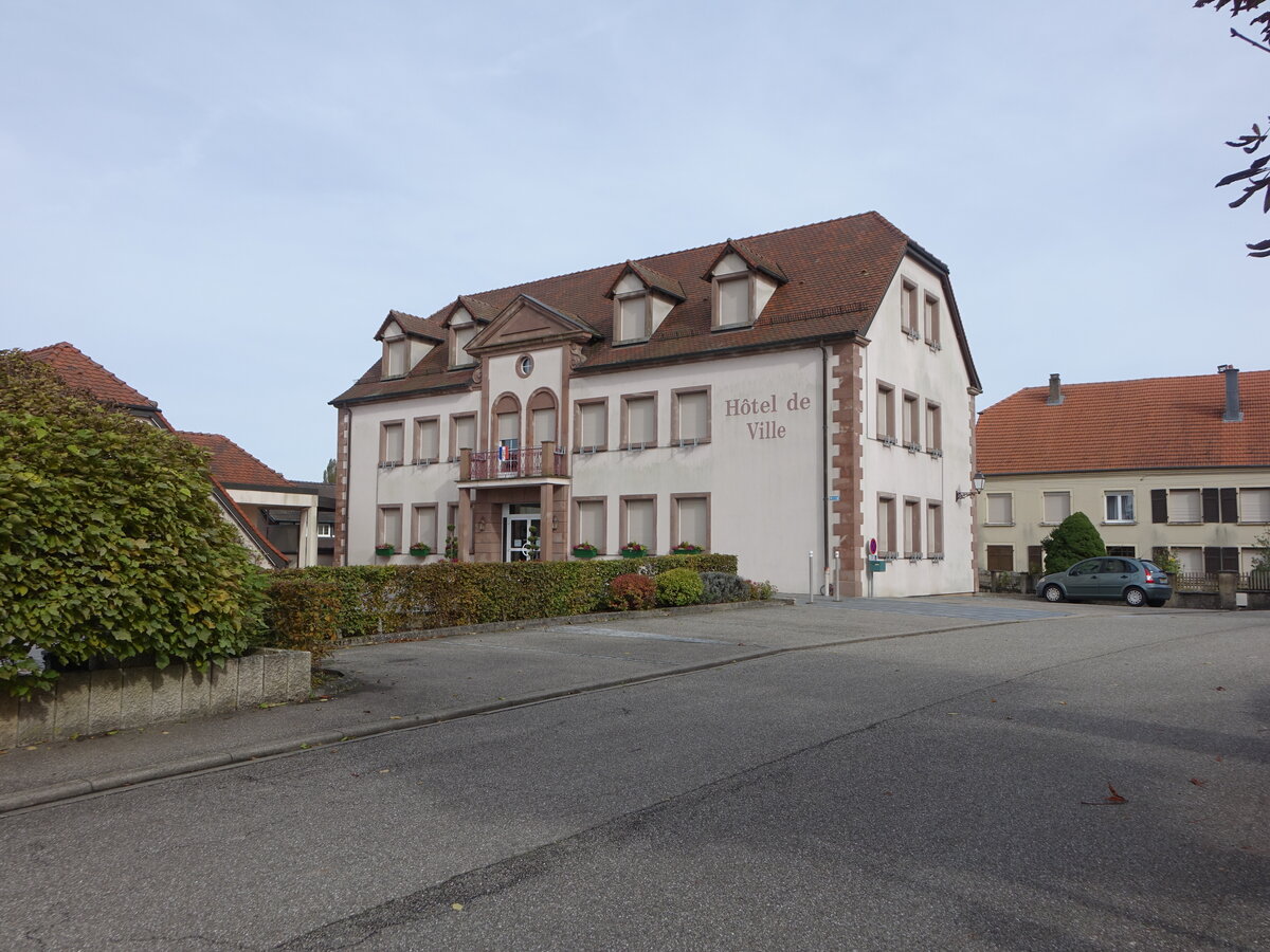 Rohrbach-les-Bitche, Rathaus in der Rue du Chanoine Chatelain (13.10.2024)