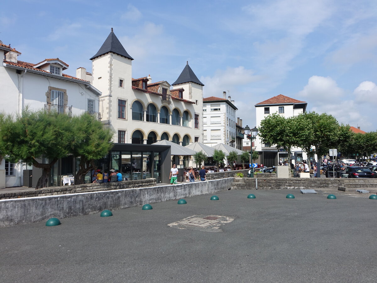 Saint-Jean-de-Luz, Huser in der Rue du 8. Mai 1945 (26.07.2018)