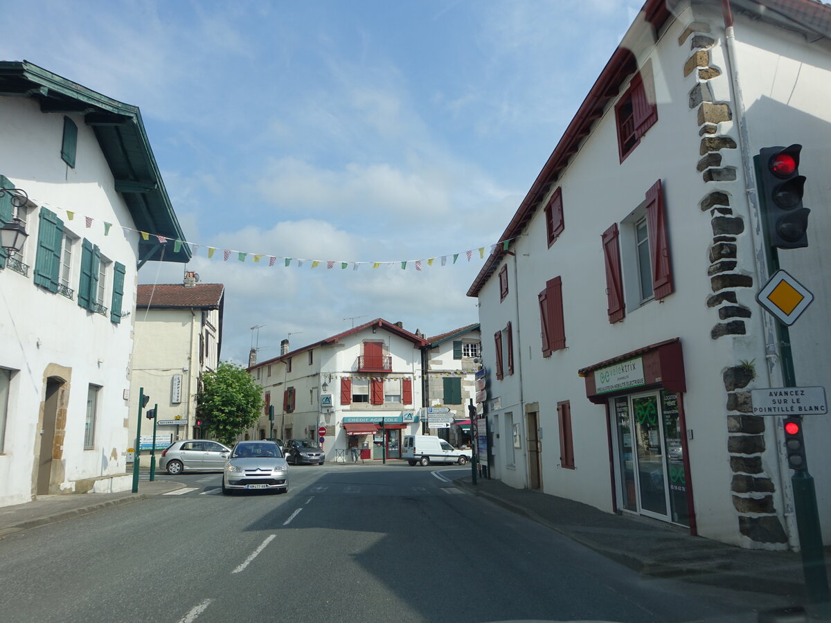 Saint-Pe-sur-Nivelle, Huser in der Rue Ibarbidea (26.07.2018)