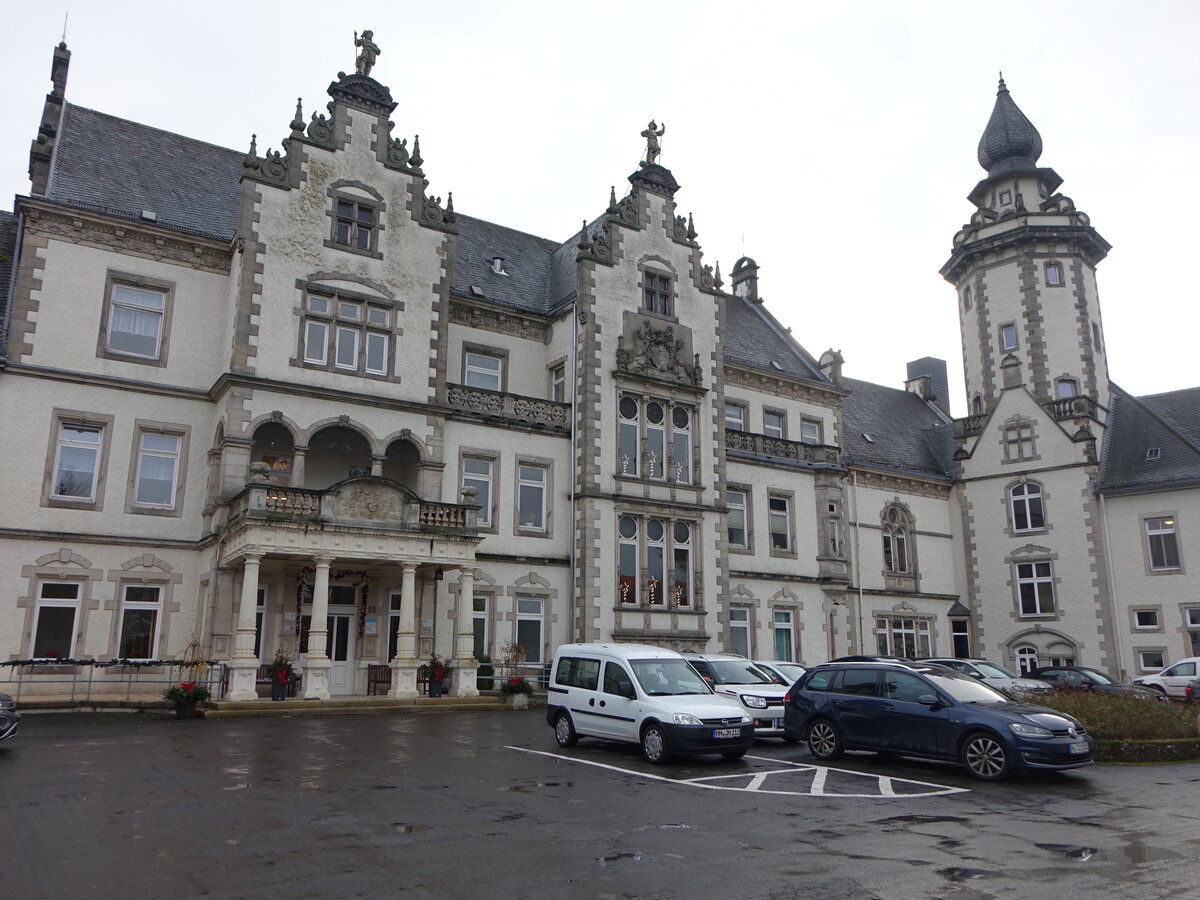 Schloss Hasperde, erbaut ab 1675, Umbau zur Dreifl�gelanlage von 1883 bis 1893 im Stil der Neorenaissance (06.12.2025)