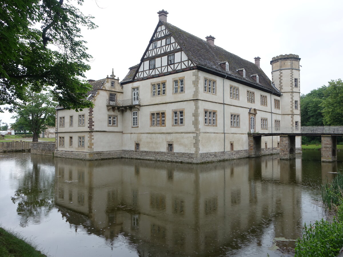 Schloss Schweckhausen, erbaut im 16. Jahrhundert im Stil der Weserrenaissance von der Familie von Spiegel (30.05.2024)