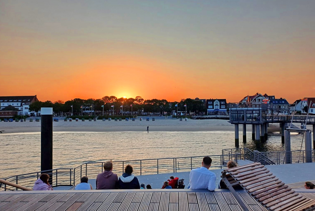 Sonnenuntergang in Wyk auf Fhr, beobachtet von der  Neue Mittelbrcke  - 09.09.2024