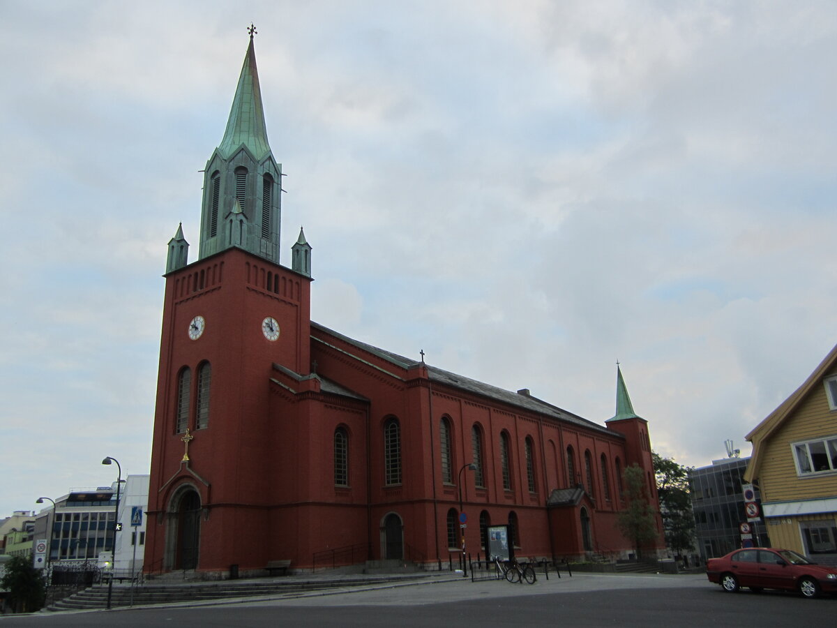 Stavanger, Pfarrkirche St. Petri, rote Backsteinkirche erbaut 1866 (24.06.2013)