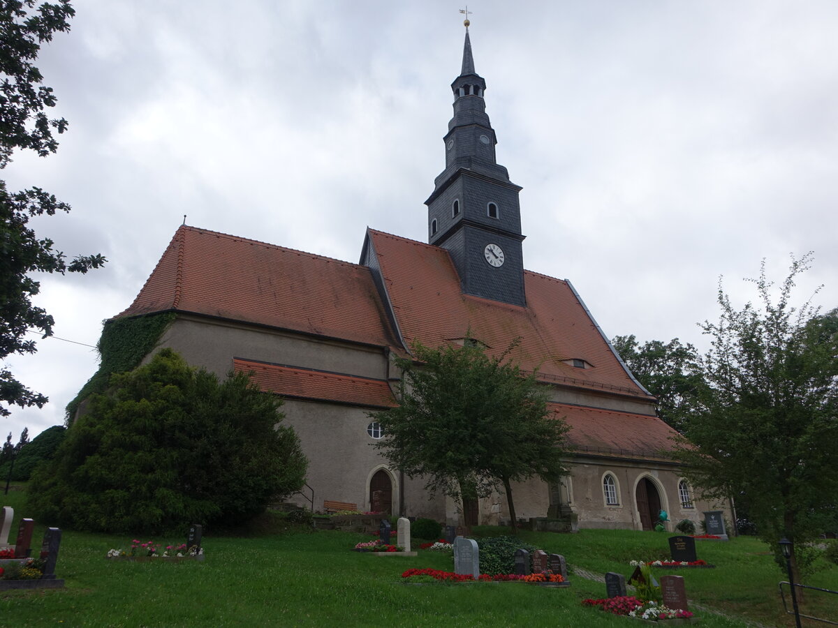 Taubenheim, evangelische Kirche, erbaut im 13. Jahrhundert, Chor erbaut 1515, neugotische Umbauten 1849 und 1865 (13.07.2024)