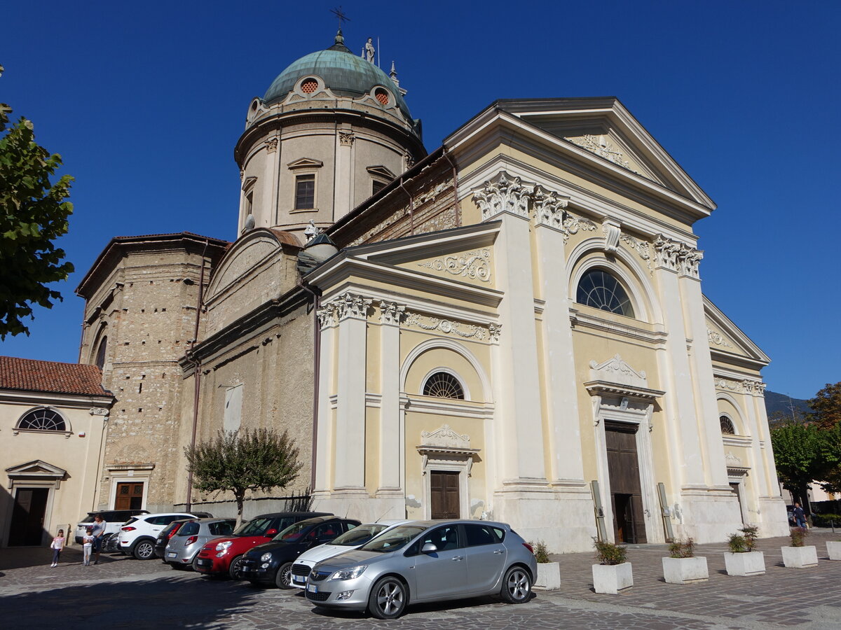 Trescore Balneario, Pfarrkirche San Pietro Apostolo, erbaut ab 1854 durch Antonio Preda, Kuppel erbaut von 1883 bis 1885 (29.09.2018)