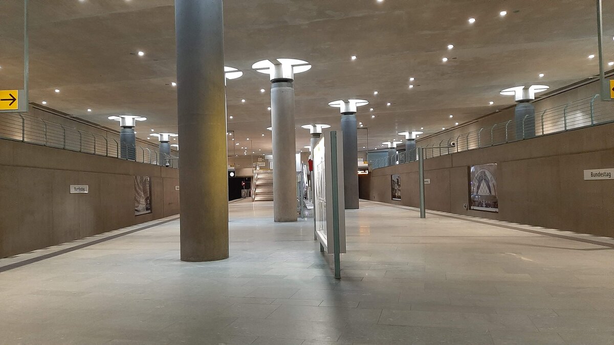 U-Bahnstation   Bundestag  der Linie U5 in Berlin am 11.03.25.