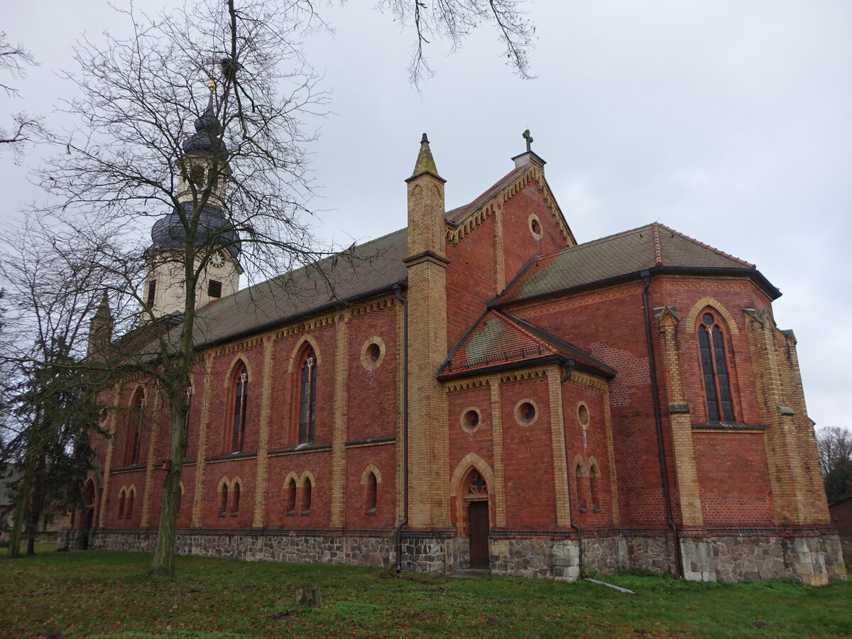 Wartenburg, evangelische St. Petri Kirche, Backsteinbau von 1876 (10.12.2024)