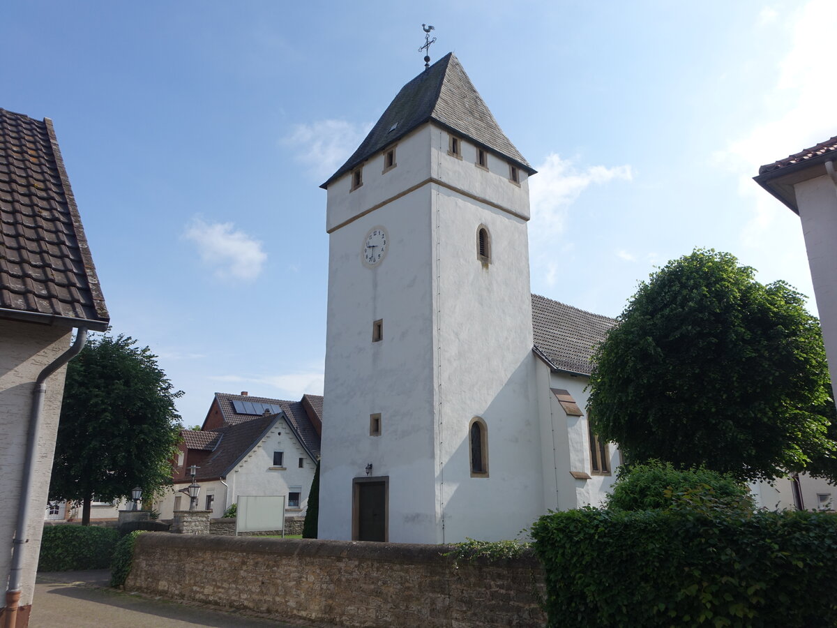 Welda, Pfarrkirche St. Kilian, zweijochiger kreuzgewlbte Saalkirche, Chor 12. Jahrhundert, Westturm 14. Jahrhundert (31.05.2024)