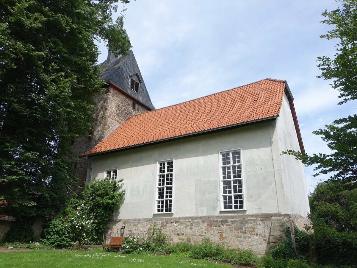 Wethen, evangelische Kirche, romanischer Kirchturm aus dem 13. Jahrhundert, Langhaus 19. Jahrhundert (31.05.2024)