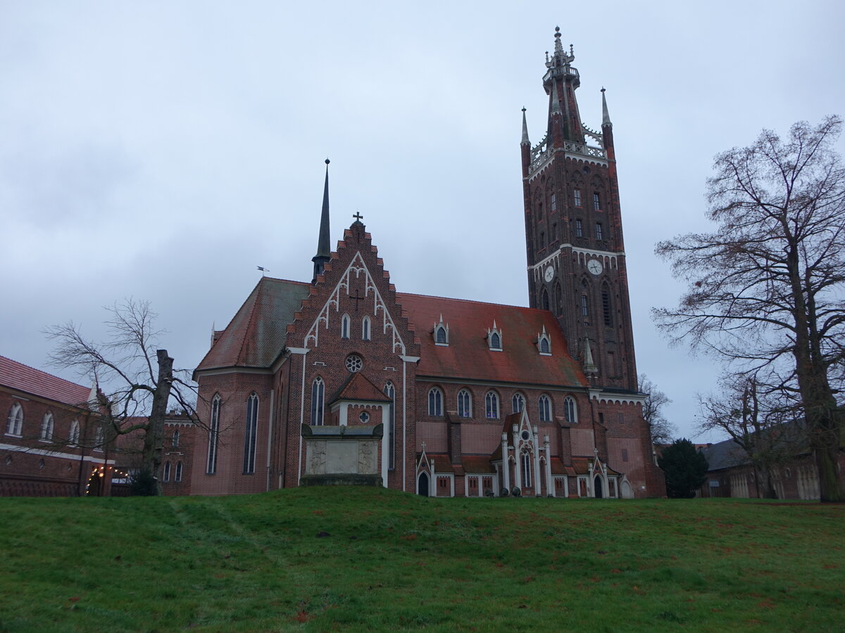 Wrlitz, evangelische St. Petri Kirche, neugotisch erbaut im 19. Jahrhundert durch Frst Leopold Friedrich von Anhalt-Dessau (10.12.2024)